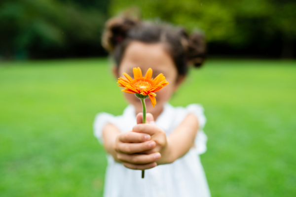 子ども　花